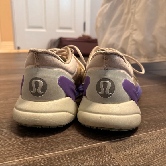 LULULEMON SNEAKERS - Picture 2 of 4